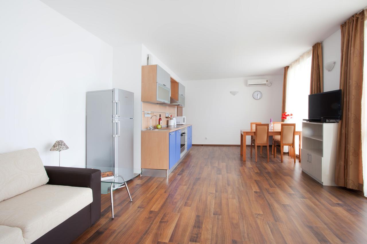 Vilmar Aparthotel Pomorie Exteriör bild
