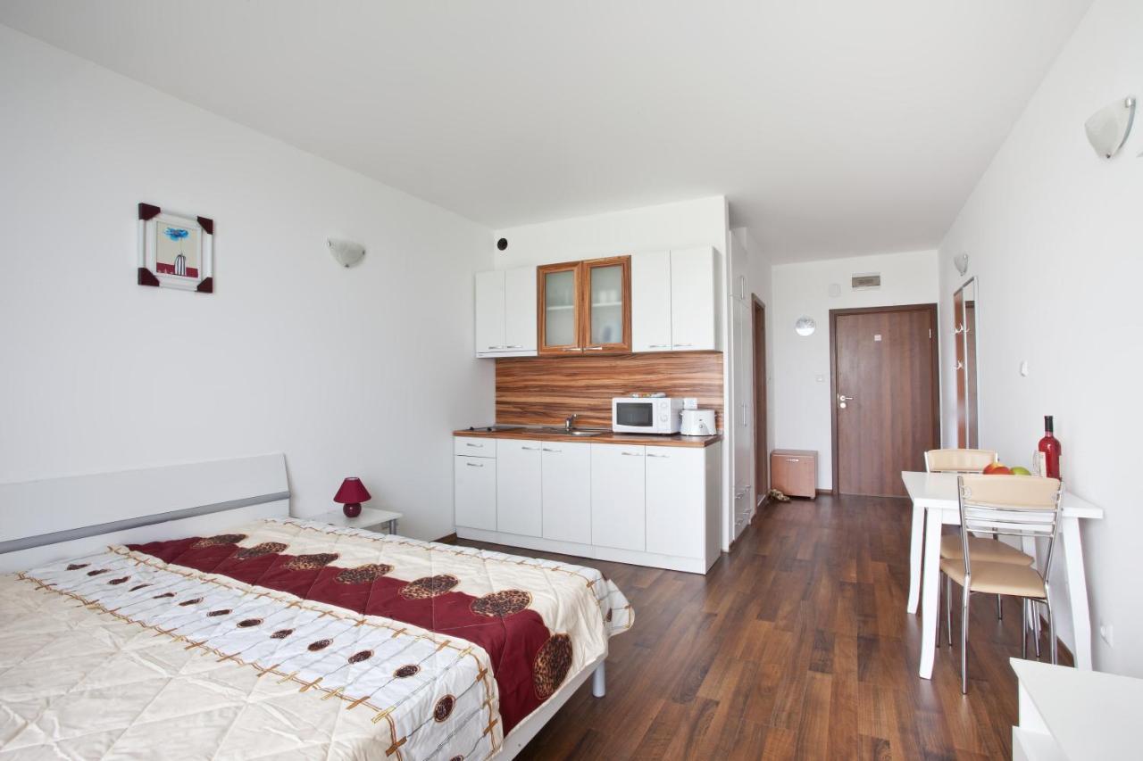 Vilmar Aparthotel Pomorie Exteriör bild