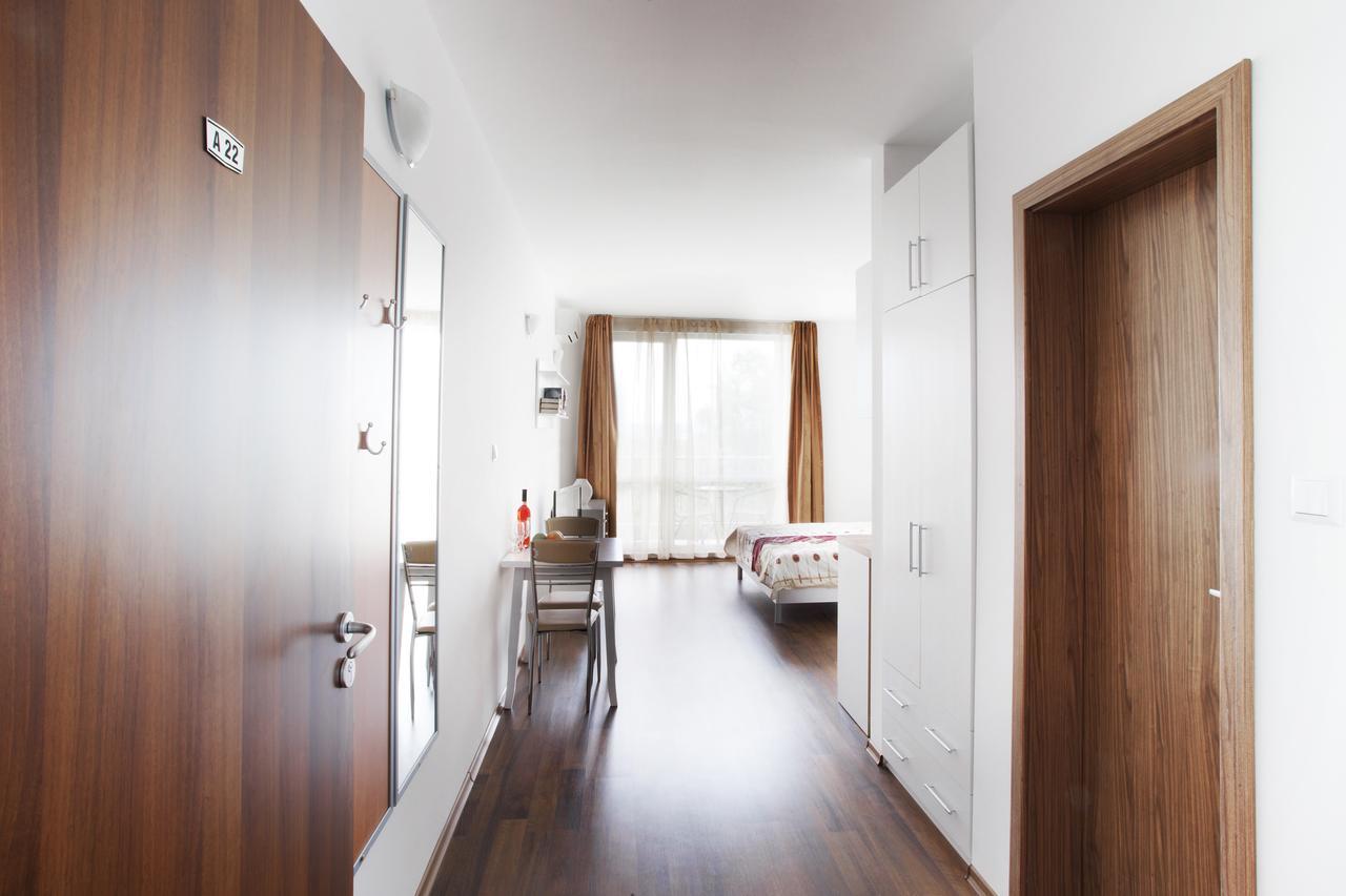 Vilmar Aparthotel Pomorie Exteriör bild