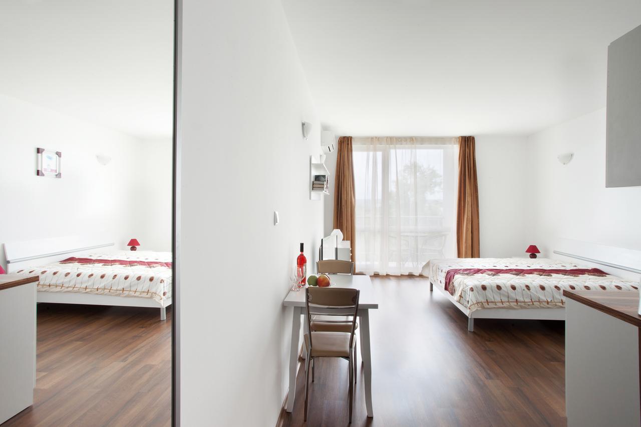 Vilmar Aparthotel Pomorie Exteriör bild